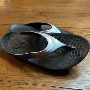 Oofos Sandals size 10
